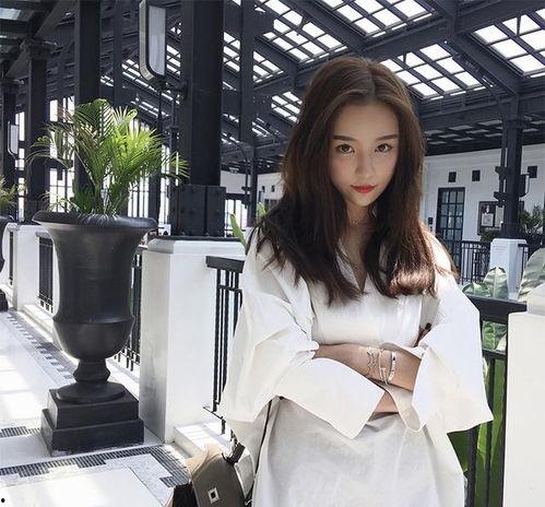 网红何琳衣服,网红衣品引领时尚潮流