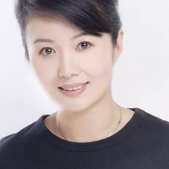 郑卫莉的孩子的照片,童真笑容，温暖人心