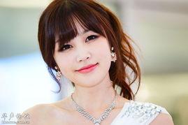 洪智妍资料,才华横溢的年轻艺术家，艺术与生活的完美融合